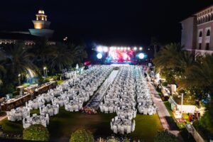 «ريكسوس بريميوم» جزيرة السعديات يدعو الضيوف للاحتفال بموسم الأعياد وسط أجواء مميّزة