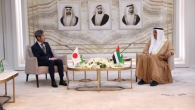 صقر غباش يبحث تعزيز العلاقات الثنائية مع السفير الياباني