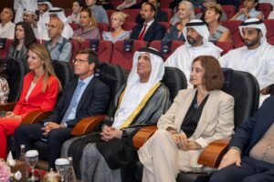 سعود بن صقر يشهد العرض الخاص لفيلم "بُناة قصر الحمراء"