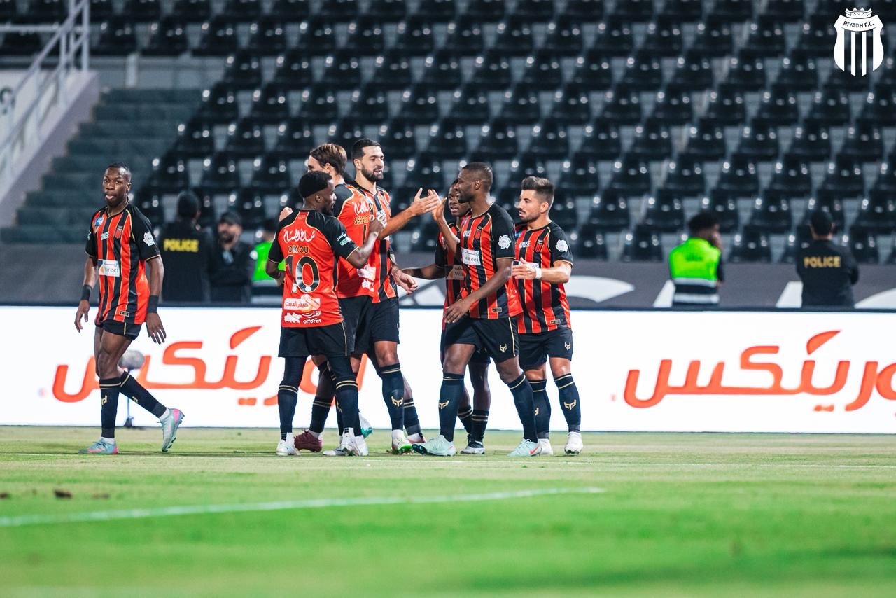 الرياض يتخطى عقبة الخلود في الدوري السعودي
