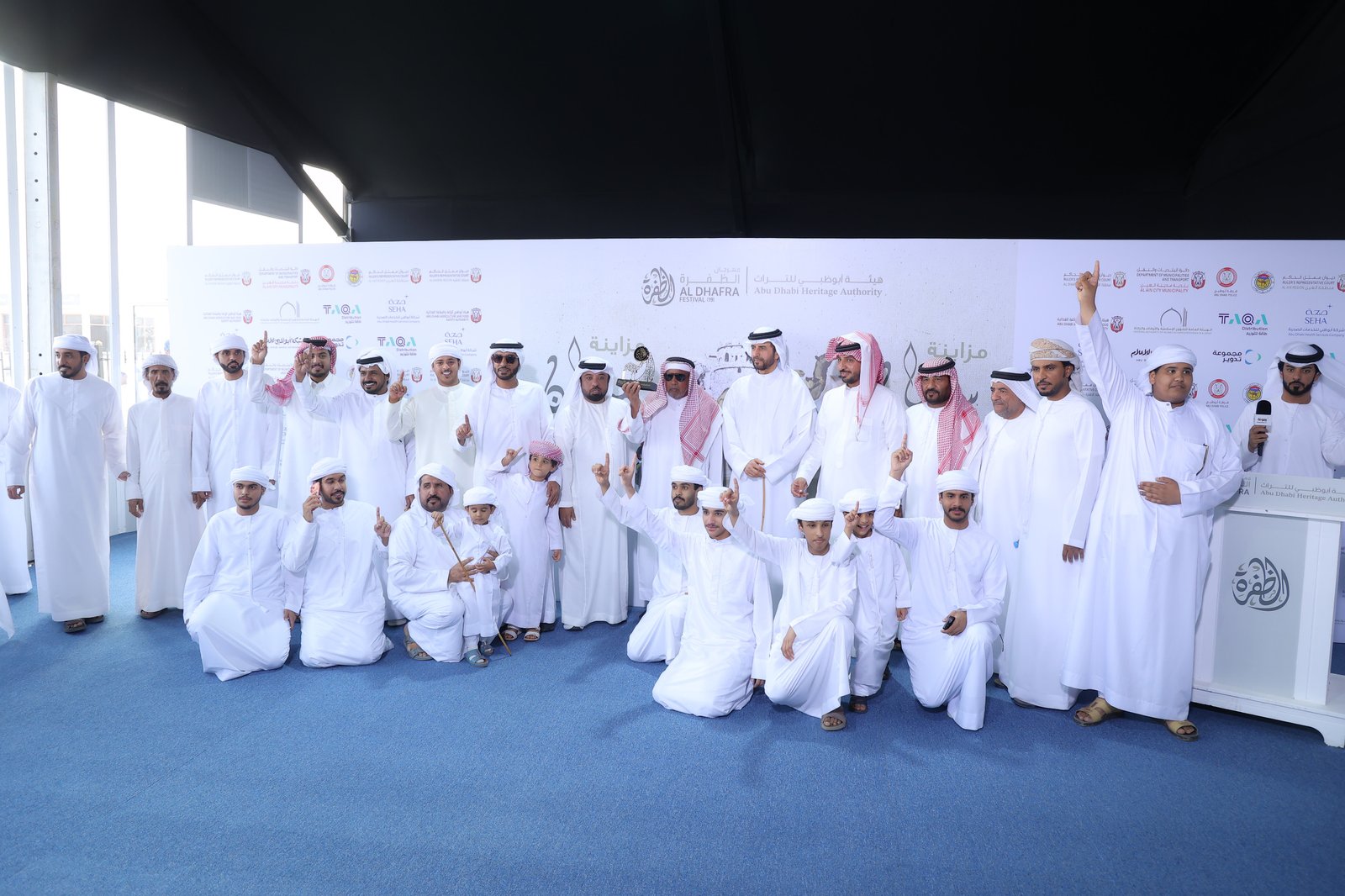 تواصل منافسات مزاينة سويحان بمهرجان الظفرة وتتويج الفائزين 1 تواصل منافسات مزاينة سويحان بمهرجان الظفرة وتتويج الفائزين