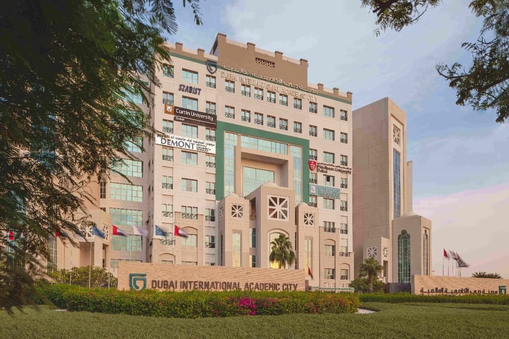 جامعات دبي تعزّز برامج الذكاء الاصطناعي لإعداد قادة المستقبل