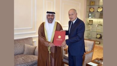 سفير الإمارات يقدم خطاب اعتماده إلى أمين عام الجامعة العربية