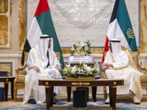 رئيس الدولة وأمير الكويت يبحثان العلاقات الأخوية والتطورات في المنطقة