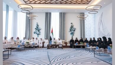 حمدان بن زايد يستقبل عددا من المواطنين وموظفي وموظفات الجهات الحكومية في قصر الظنة