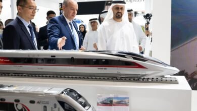 ذياب بن محمد بن زايد يقوم بجولة تفقدية في "جلوبال ريل 2025"