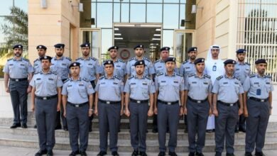 قائد عام شرطة أبوظبي يطلع على الجهود التطويرية في مركز شرطة فلج هزاع بالعين