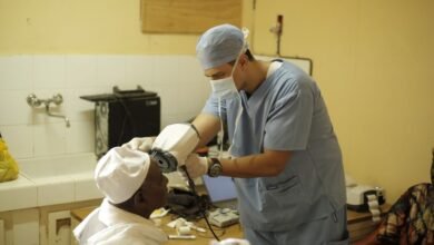 “فريق عين العالم” .. مبادرة إنسانية من دبي تعيد النور لآلاف المرضى حول العالم