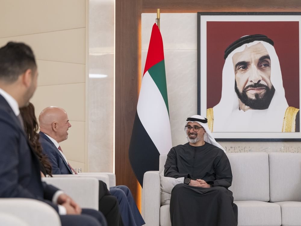 خالد بن محمد بن زايد يلتقي الرئيس التنفيذي المشارك لشركة "أوراكل" 1 خالد بن محمد بن زايد يلتقي الرئيس التنفيذي المشارك لشركة "أوراكل"