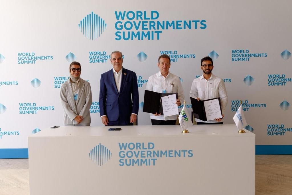نورة الكعبي تلتقي رئيس جمهورية الدومينيكان على هامش حوار القمة العالمية للحكومات لمنطقة أمريكا اللاتينية والكاريبي 1 نورة الكعبي تلتقي رئيس جمهورية الدومينيكان على هامش حوار القمة العالمية للحكومات لمنطقة أمريكا اللاتينية والكاريبي
