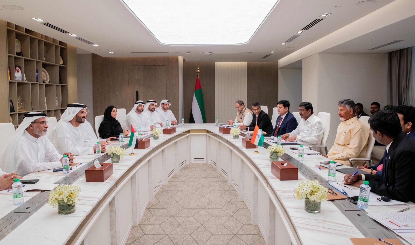 عبدالله بن طوق ورئيس وزراء "أندرا براديش" الهندية يبحثان تعزيز الشراكات في الاقتصاد الجديد والسياحة والأمن الغذائي