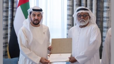 حمدان بن زايد يكرّم داعمي الهلال الأحمر ويستقبل المواطنين في قصر الظنة