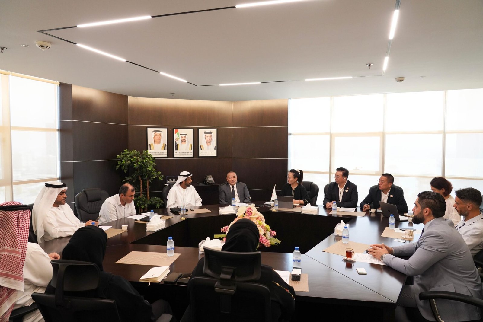 "جمارك رأس الخيمة" تبحث تعزيز التعاون التجاري مع غرفة التجارة العامة الصينية 1 "جمارك رأس الخيمة" تبحث تعزيز التعاون التجاري مع غرفة التجارة العامة الصينية