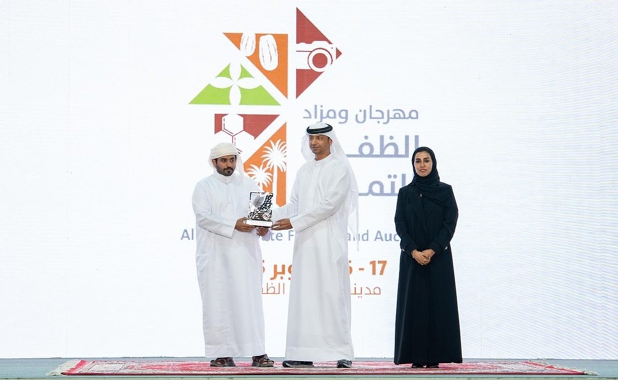 «الظفرة للتمور»