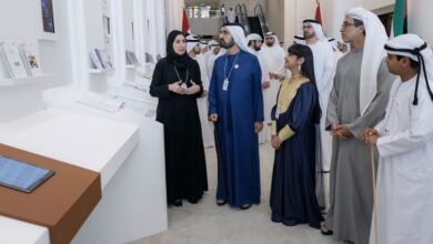 محمد بن راشد يطلع على الجدارية الإحصائية لدولة الإمارات