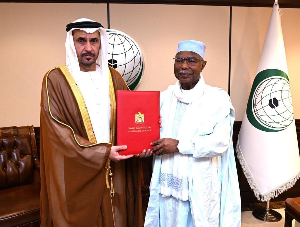 سفير الإمارات يقدم خطاب اعتماده إلى أمين عام منظمة التعاون الإسلامي
