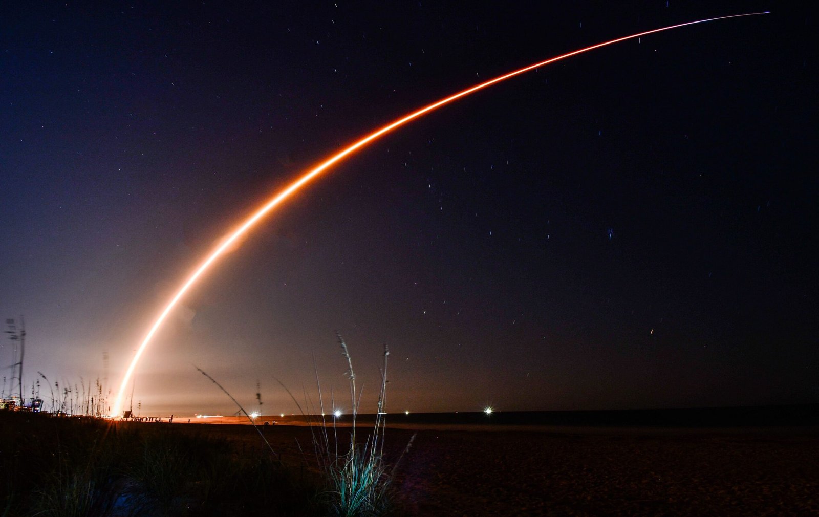 "سبيس إكس" تطلق 29 قمرا صناعيا من ستارلينك إلى الفضاء 1 "سبيس إكس" تطلق 29 قمرا صناعيا من ستارلينك إلى الفضاء