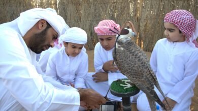 "مدرسة محمد بن زايد للصقارة وفراسة الصحراء" تعزز الوعي بالتراث لدى الناشئة