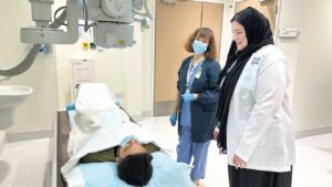 كسرت حاجز المستحيل.. «نوف المعيني» أول طبيبة إماراتية من أصحاب الهمم