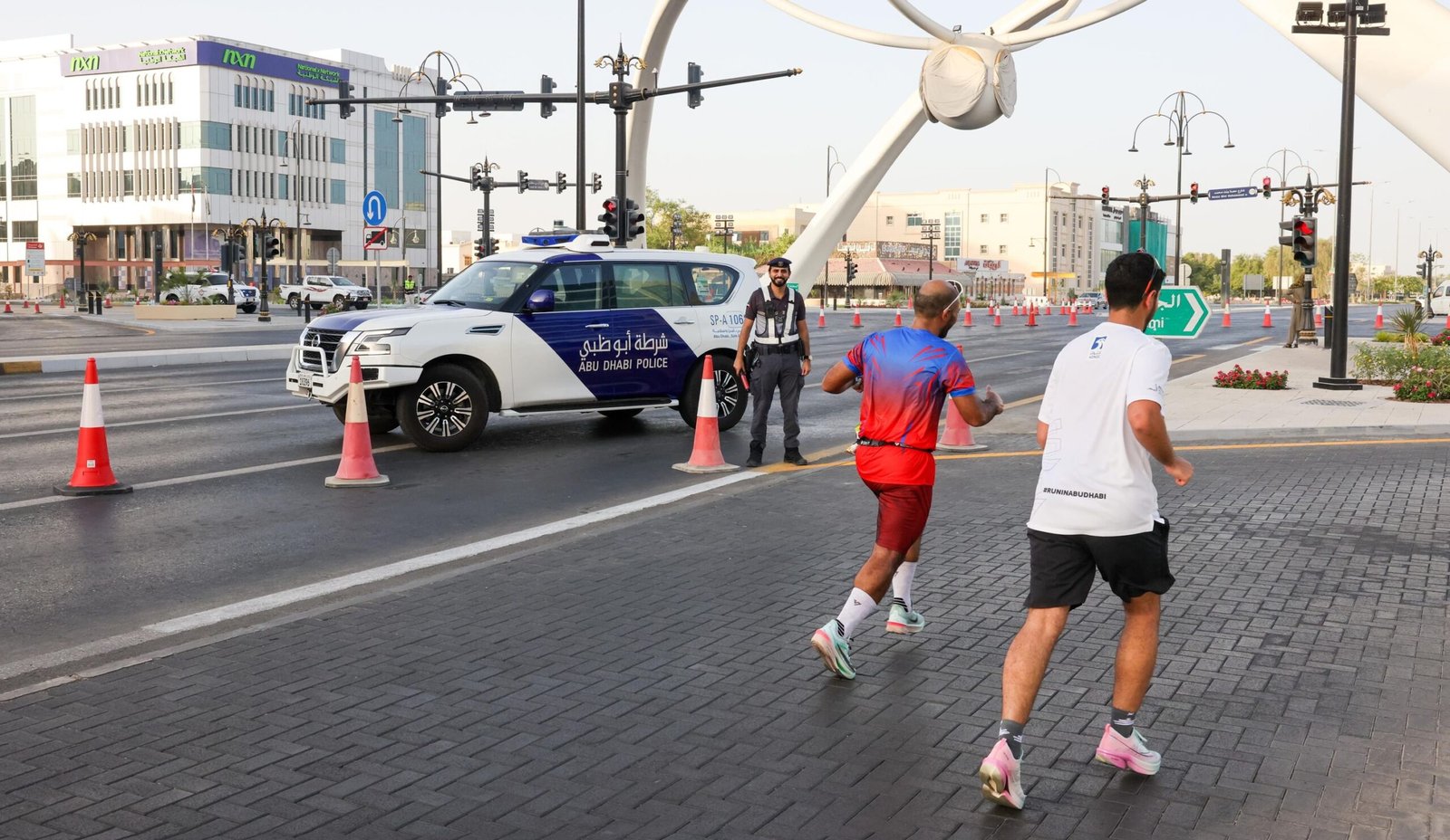 شرطة أبوظبي تنفذ خطة ميدانية لتأمين "نصف ماراثون أدنوك-العين 2025" 1 شرطة أبوظبي تنفذ خطة ميدانية لتأمين "نصف ماراثون أدنوك-العين 2025"