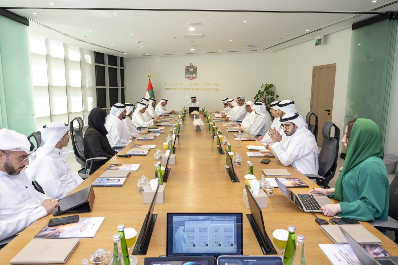 "الإمارات للبنية التحتية والإسكان" يعقد اجتماعه الـ3 لعام 2025 1 "الإمارات للبنية التحتية والإسكان" يعقد اجتماعه الـ3 لعام 2025