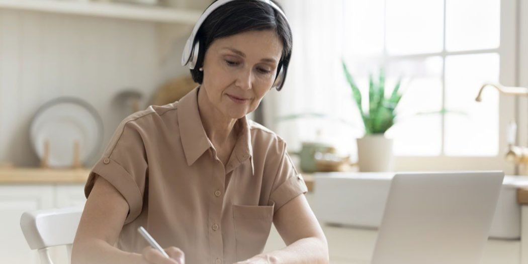 دراسة: تعلم لغات جديدة يؤخّر الشيخوخة