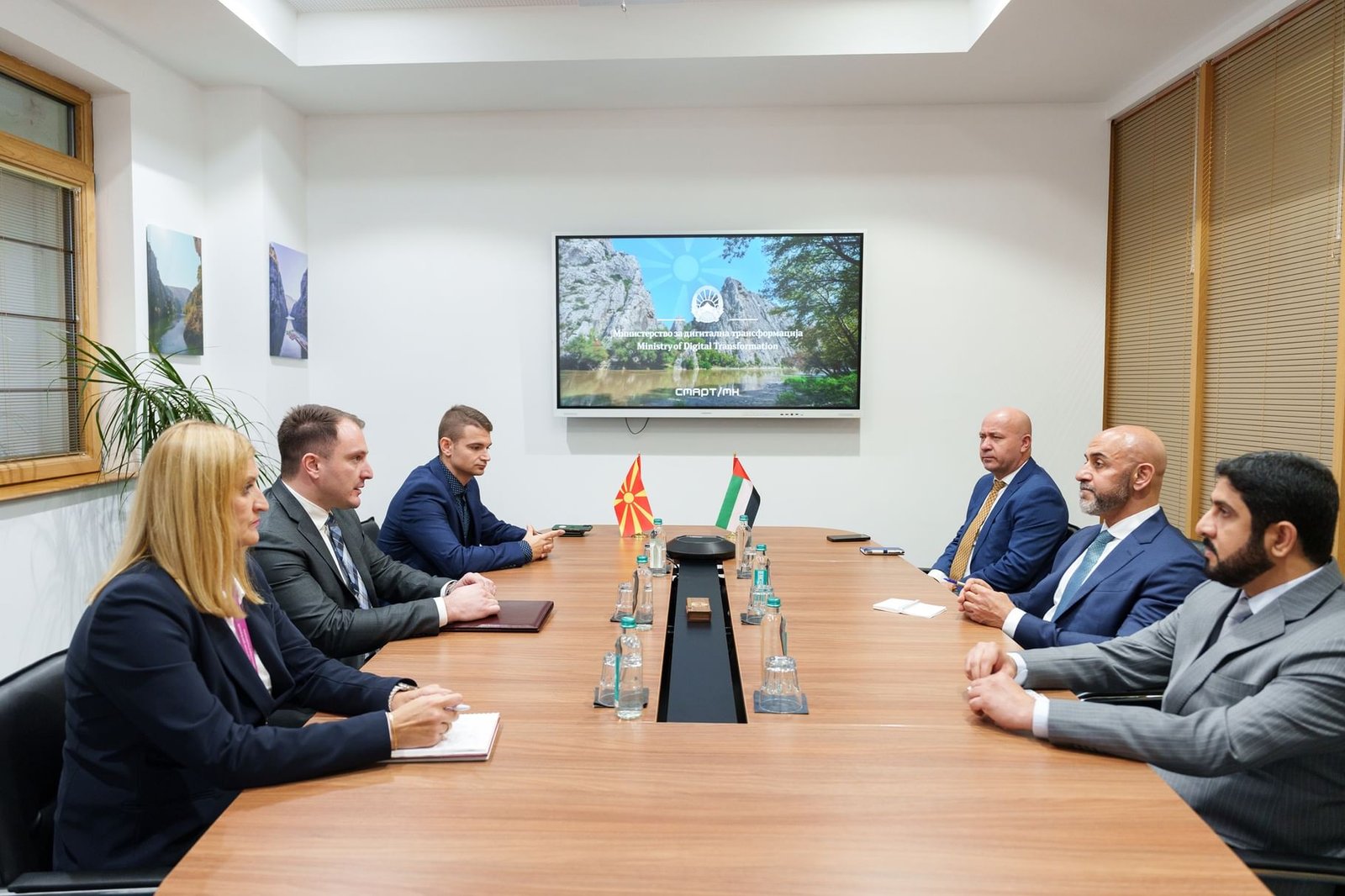 الإمارات وشمال مقدونيا تبحثان تعزيز التعاون بمجالات العمل الحكومي و بناء القدرات 1 الإمارات وشمال مقدونيا تبحثان تعزيز التعاون بمجالات العمل الحكومي و بناء القدرات