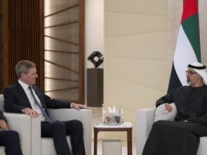 خالد بن محمد بن زايد يلتقي الرئيس التنفيذي لشركة "فيزا" 2 خالد بن محمد بن زايد يلتقي الرئيس التنفيذي لشركة "فيزا"