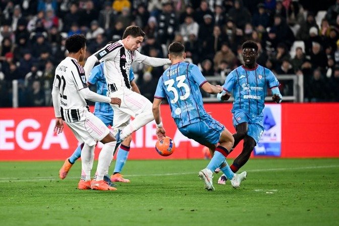 يوفنتوس يتخطى عقبة كالياري في الكالتشيو 1 يوفنتوس