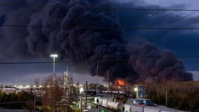 مقتل 3 أشخاص وإصابة 11 جراء تحطم طائرة شحن بولاية كنتاكي الأمريكية