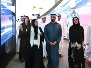 سيف بن زايد يزور "أديبك 2025" ويشيد بحلول الطاقة المستدامة والابتكار التقني