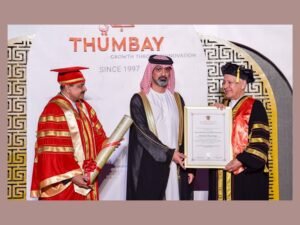 عمار بن حميد يسلم شهادات دكتوراه وأستاذية فخرية لـ6 من رواد القطاع الصحي بالدولة