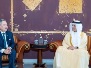 سعود بن صقر يستقبل سفير البيرو