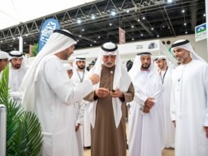 نهيان بن مبارك يزور معرض العين الدولي للصيد والفروسية