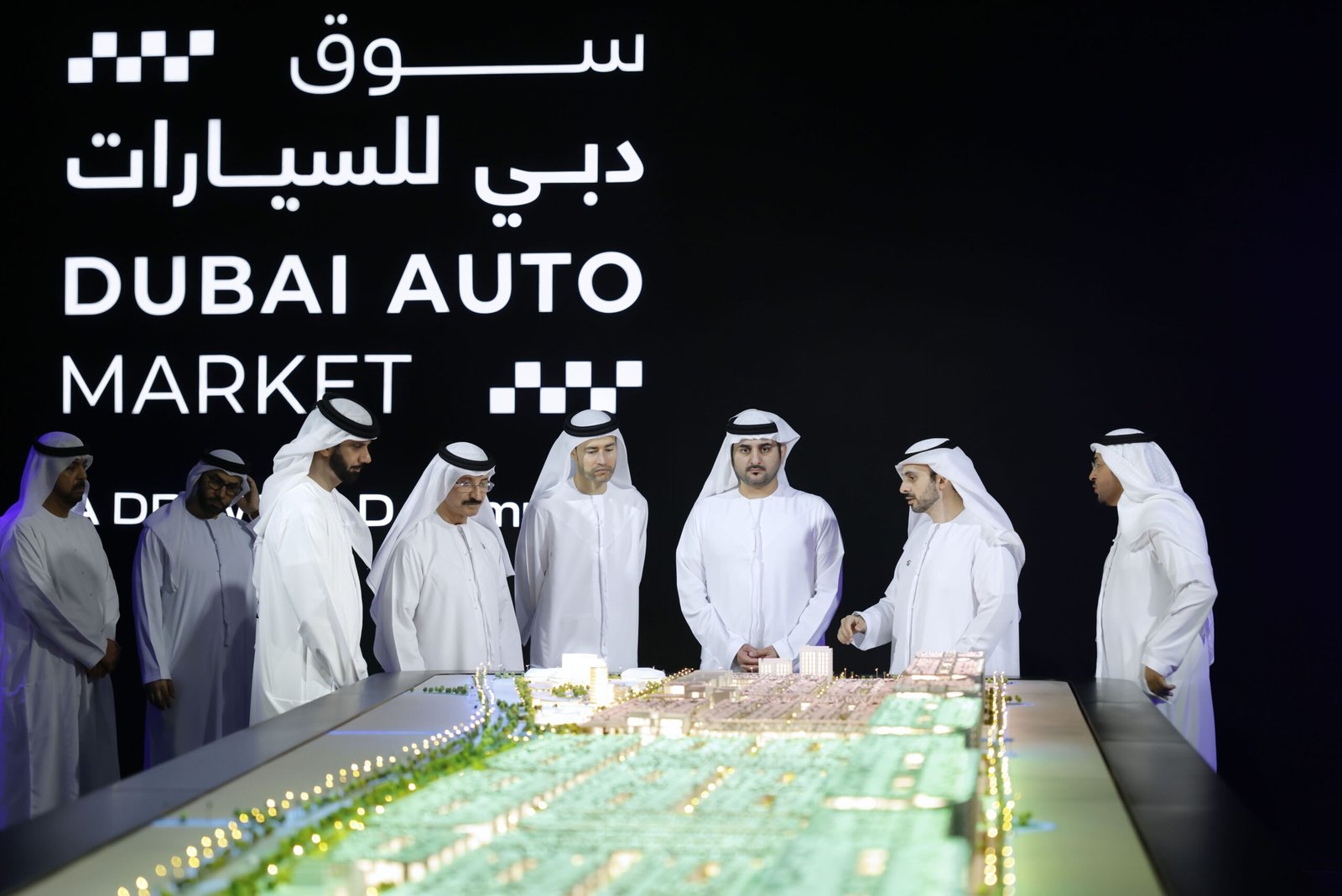 مكتوم بن محمد يشهد إطلاق مشروع تطوير سوق دبي للسيارات على مساحة 22 مليون قدم مربع 1 مكتوم بن محمد يشهد إطلاق مشروع تطوير سوق دبي للسيارات على مساحة 22 مليون قدم مربع