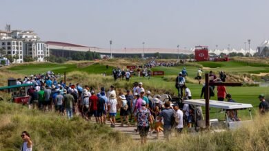 الإنجليزي آرون راي ينفرد بصدارة بطولة أبوظبي اتش إس بي سي للجولف