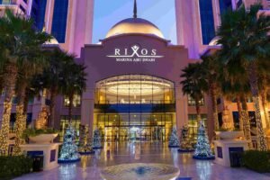 ريكسوس مارينا أبوظبي يضيء موسم الأعياد بتجارب ترفيهية لجميع أفراد العائلة