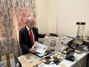 يعد جزءا من ذاكرة دبي.. "راميش" مصمم إعلانات هندي أوصلته الإمارات إلى "غينيس" 2 يعد جزءا من ذاكرة دبي.. "راميش" مصمم إعلانات هندي أوصلته الإمارات إلى "غينيس"
