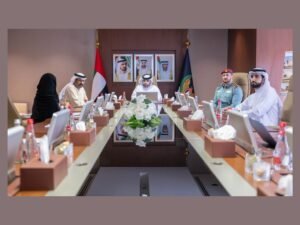 منصور بن محمد يزور مقر القيادة العامة للدفاع المدني في دبي