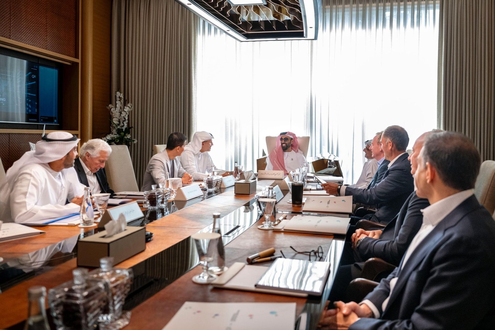 طحنون بن زايد يترأس اجتماع مجلس إدارة "جي 42" 1 طحنون بن زايد يترأس اجتماع مجلس إدارة "جي 42"