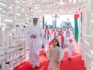 ولي عهد الشارقة وسلطان بن أحمد القاسمي يشهدان مراسم يوم العلم في الشارقة