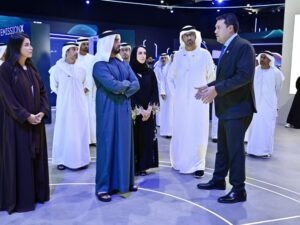 سيف بن زايد يزور "أديبك 2025" ويشيد بحلول الطاقة المستدامة والابتكار التقني