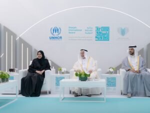 حاكم الشارقة يكرّم منظمة "كونيكسيو إفريقيا" الفائزة بجائزة الشارقة الدولية لمناصرة ودعم اللاجئين