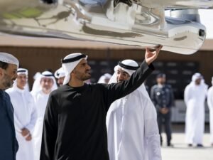 زايد بن محمد بن زايد يشهد إجراء"لود أوتونومس" أول رحلة تجريبية للطائرة "هيلي" بمنطقة العين