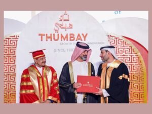 عمار بن حميد يسلم شهادات دكتوراه وأستاذية فخرية لـ6 من رواد القطاع الصحي بالدولة