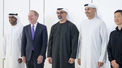 خالد بن محمد بن زايد يطّلع على خطط مايكروسوفت لاستثمار 15.2 مليار دولار لتعزيز الابتكار في الذكاء الاصطناعي ودفع التحوّل الرقمي بالإمارات