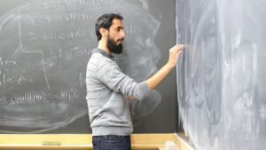 «أحمد المهيري».. الإماراتي الذي ألهم العالم بأبحاثه في الفيزياء النظرية