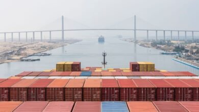 مصر: قناة السويس تسجل نموا إيجابيا لأول مرة منذ شهور