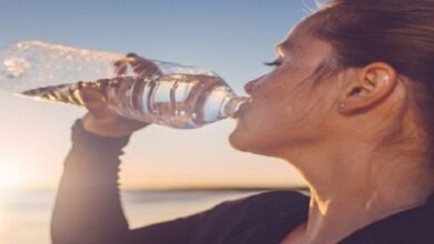 كيف يؤثر شرب الماء مباشرة على صحتك وطاقتك؟