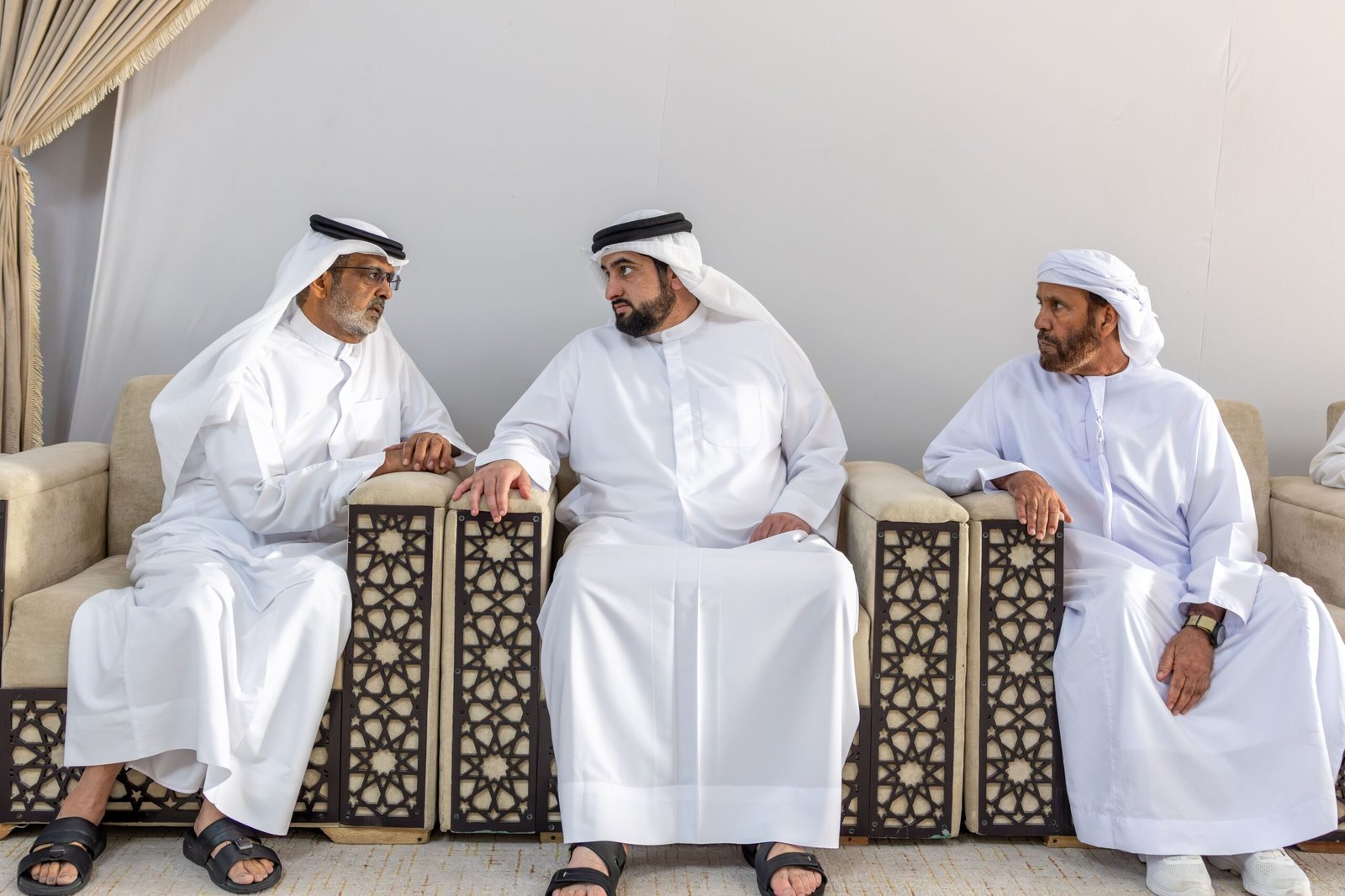 أحمد بن محمد يقدّم واجب العزاء في وفاة سعيد المروشد 1 أحمد بن محمد يقدّم واجب العزاء في وفاة سعيد المروشد